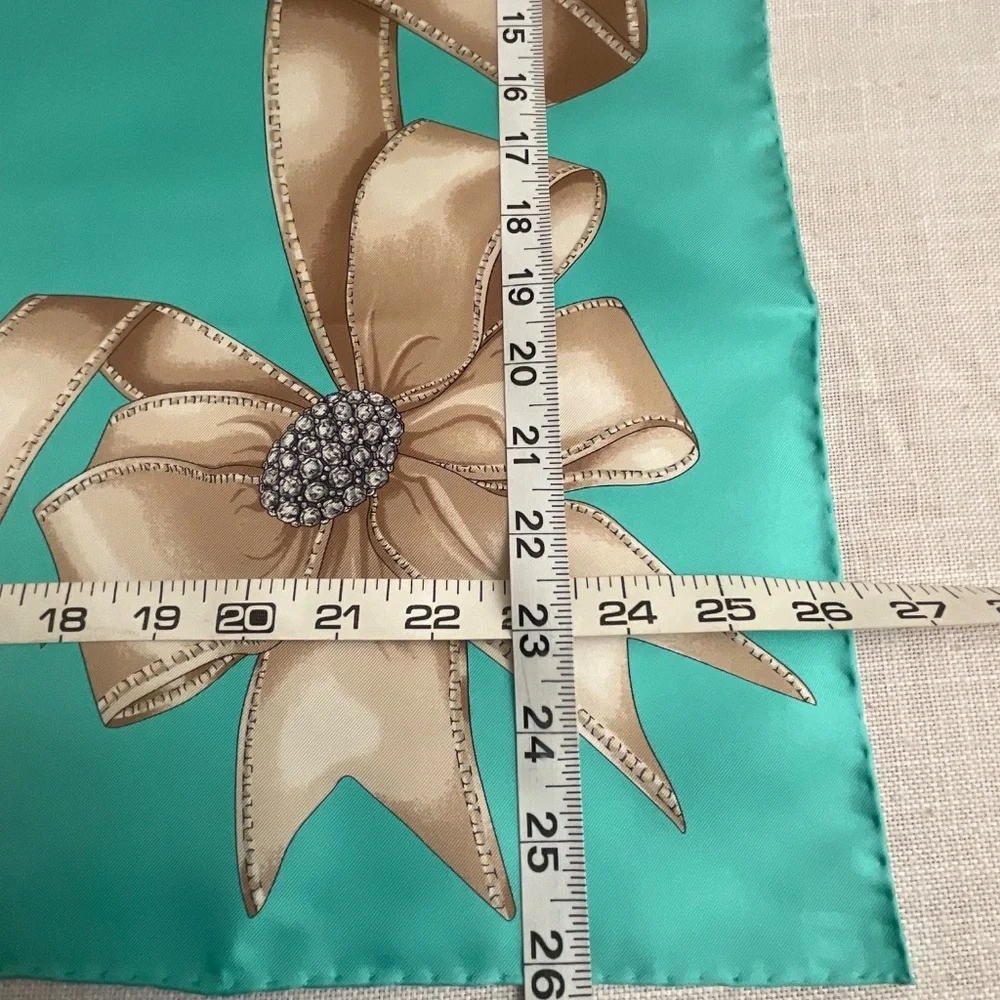 Tiffany & Co Tiffany Blue and Beige Ribbon Design Silk Scarf Hand-rolled  NEW